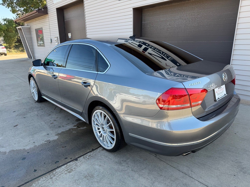 2015 Volkswagen Passat Image 13