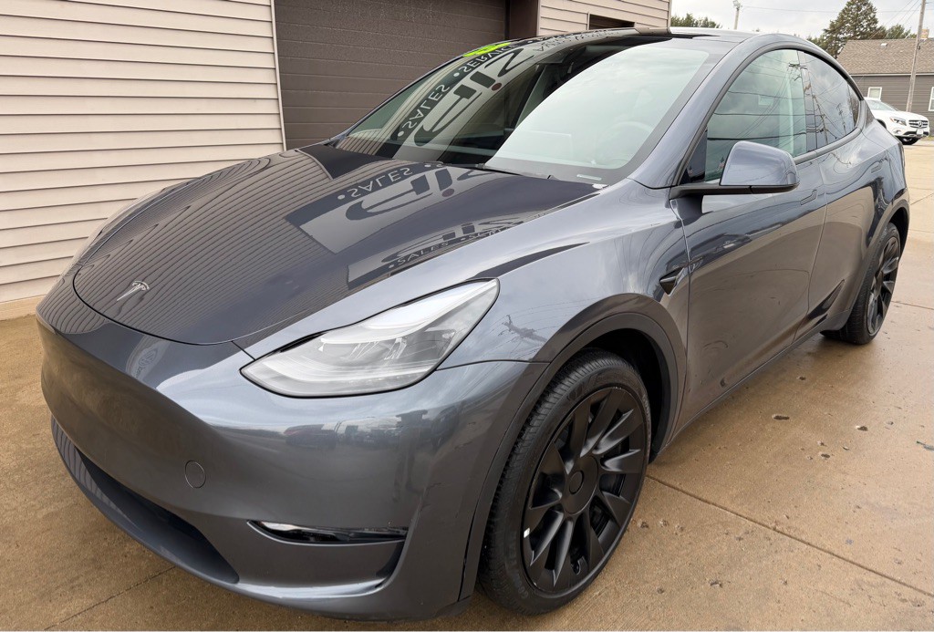 2023 Tesla Model Y Image 1