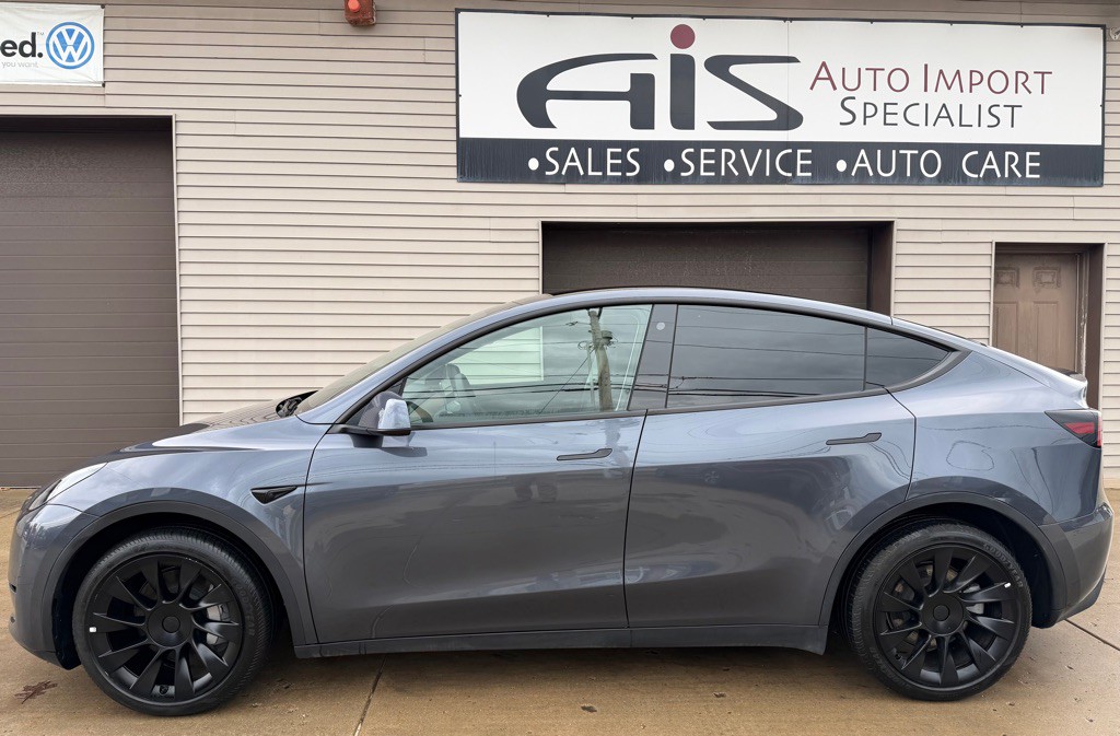 2023 Tesla Model Y Image 2