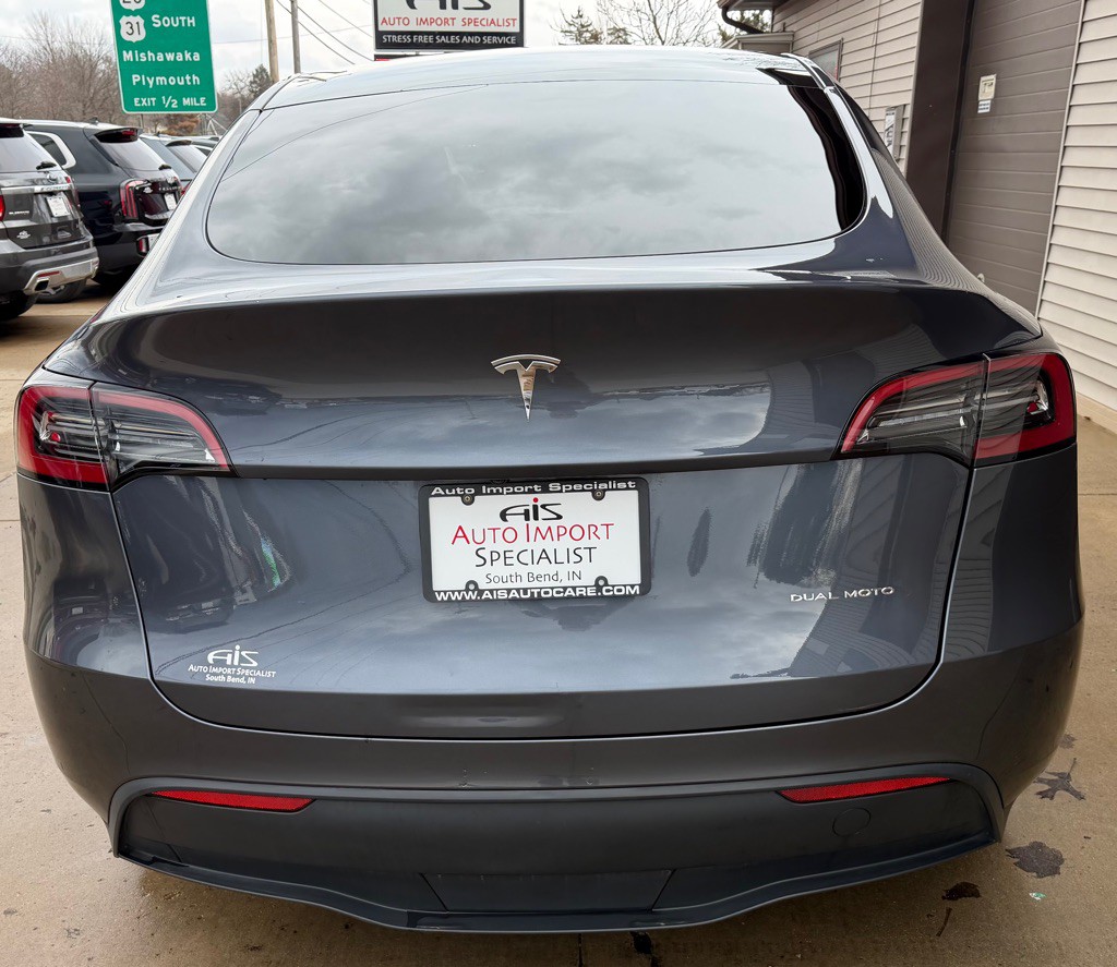 2023 Tesla Model Y Image 7