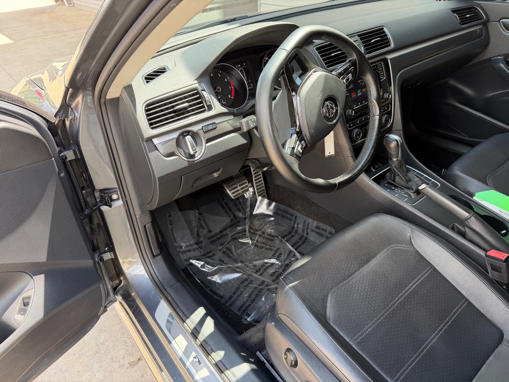 2017 Volkswagen Passat Image 3