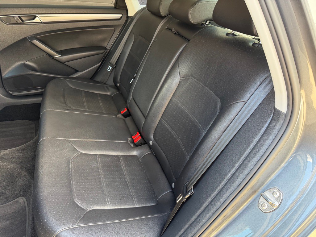 2017 Volkswagen Passat Image 5