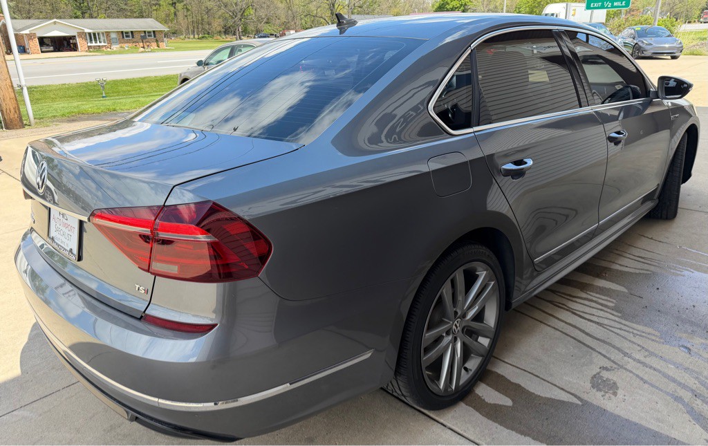 2017 Volkswagen Passat Image 8