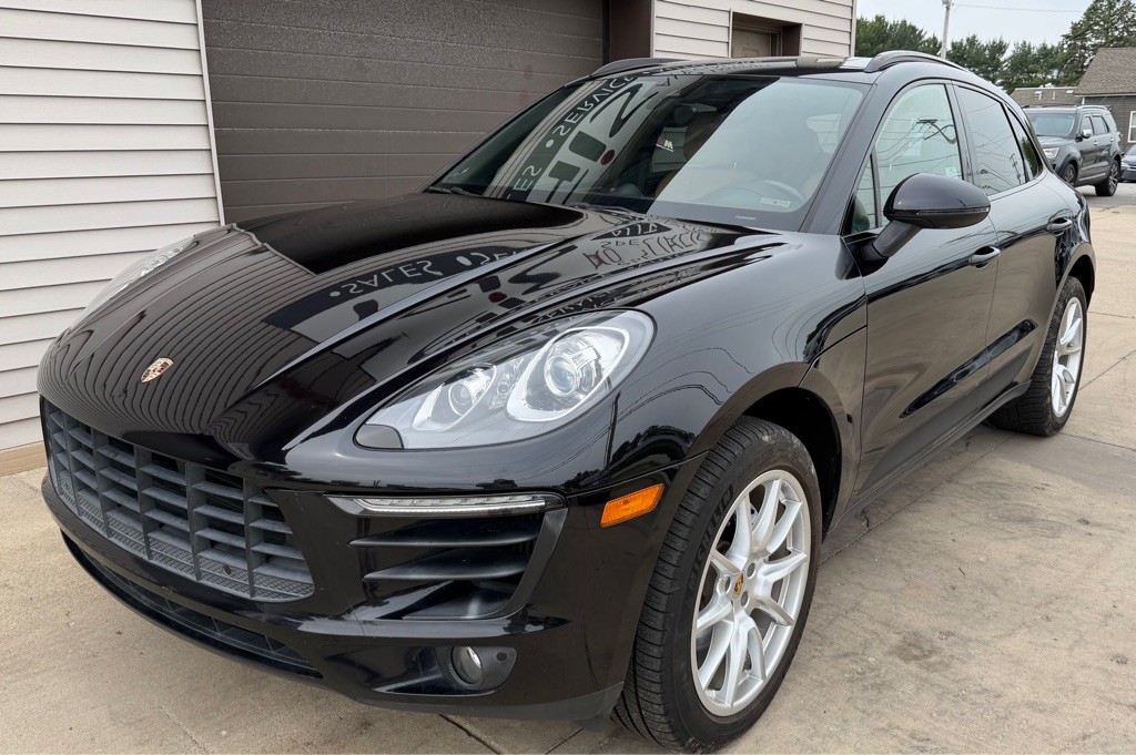 2018 Porsche Macan Image 1