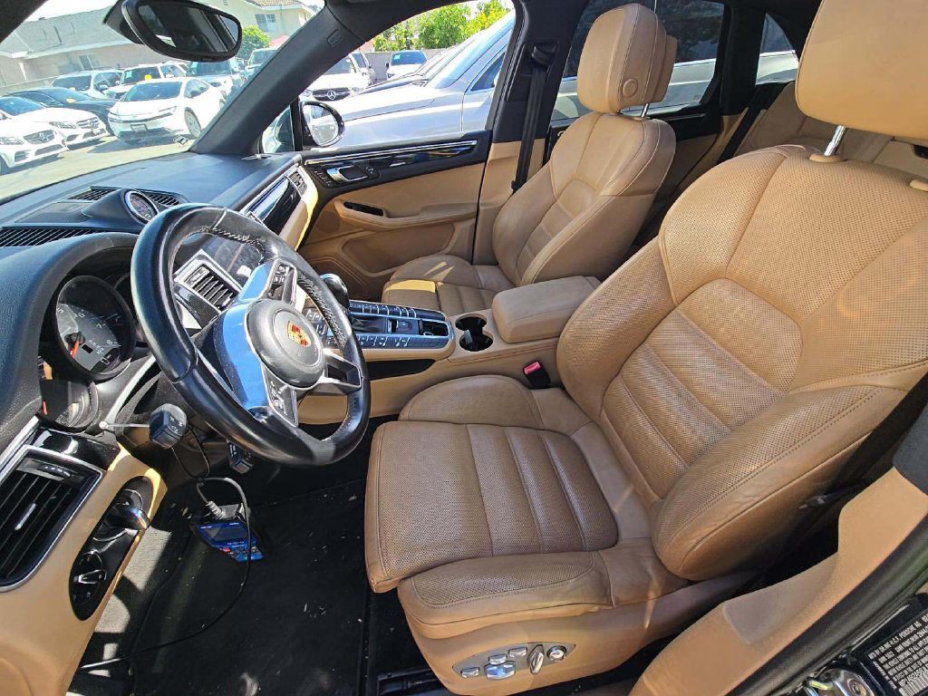 2018 Porsche Macan Image 6