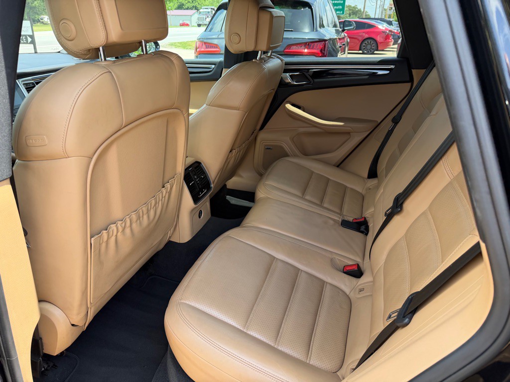 2018 Porsche Macan Image 8
