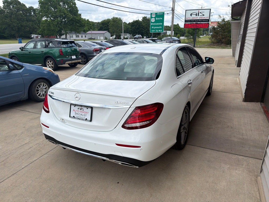 2017 Mercedes-Benz E-Class Image 3