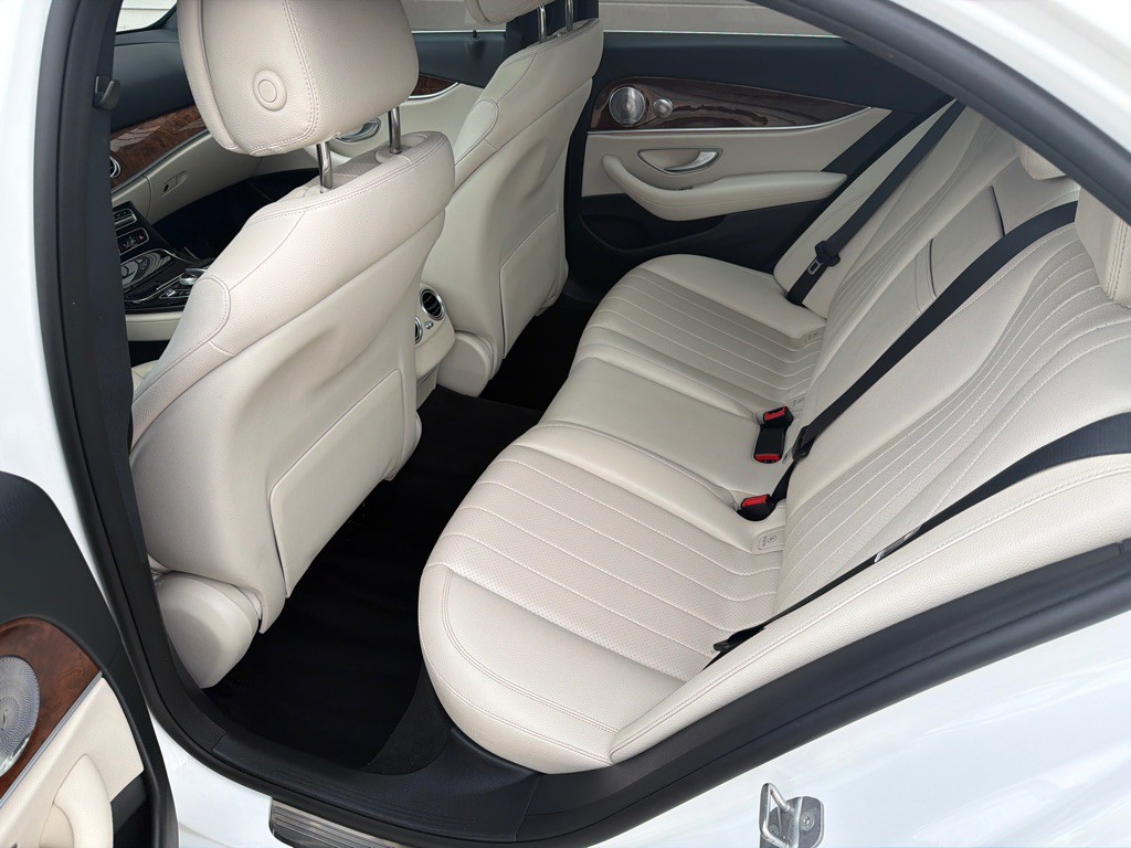 2017 Mercedes-Benz E-Class Image 6