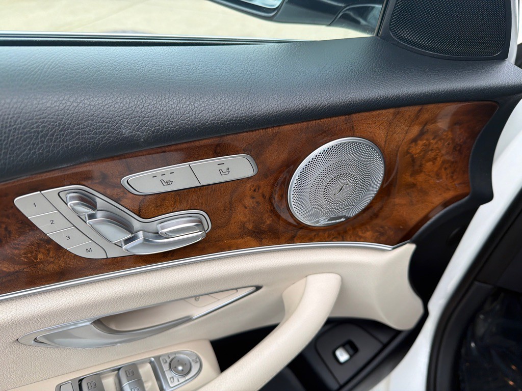 2017 Mercedes-Benz E-Class Image 12