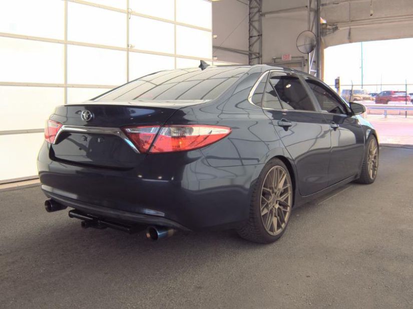 2015 Toyota Camry Image 2