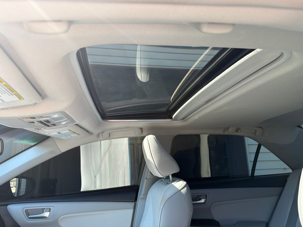 2015 Toyota Camry Image 11