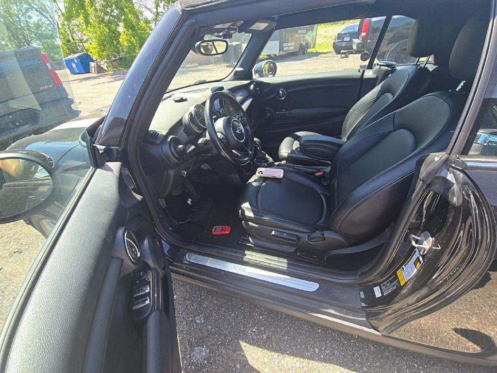 2017 MINI Cooper Image 3
