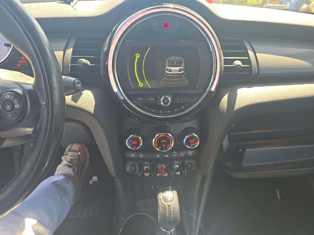 2017 MINI Cooper Image 4