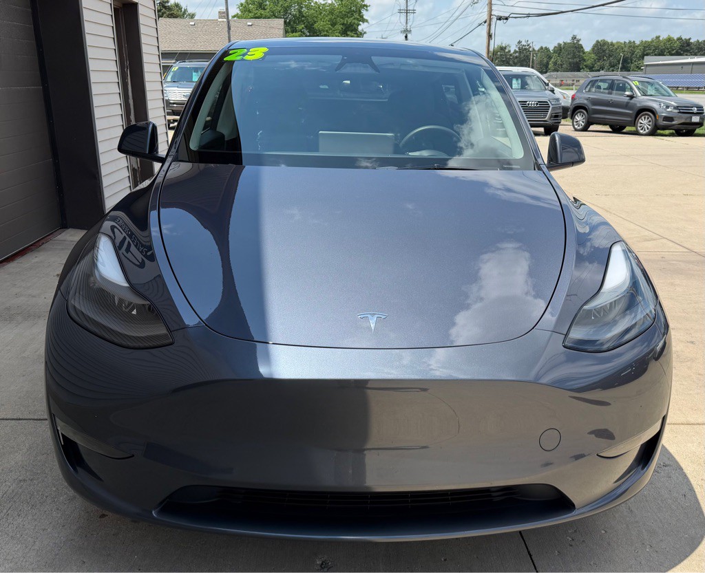 2023 Tesla Model Y Image 2