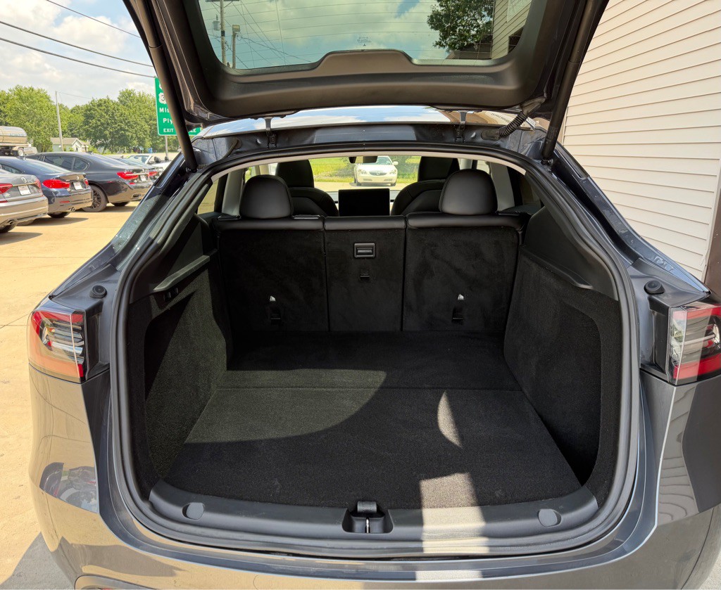 2023 Tesla Model Y Image 9
