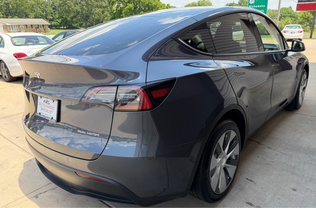 2023 Tesla Model Y Image 11