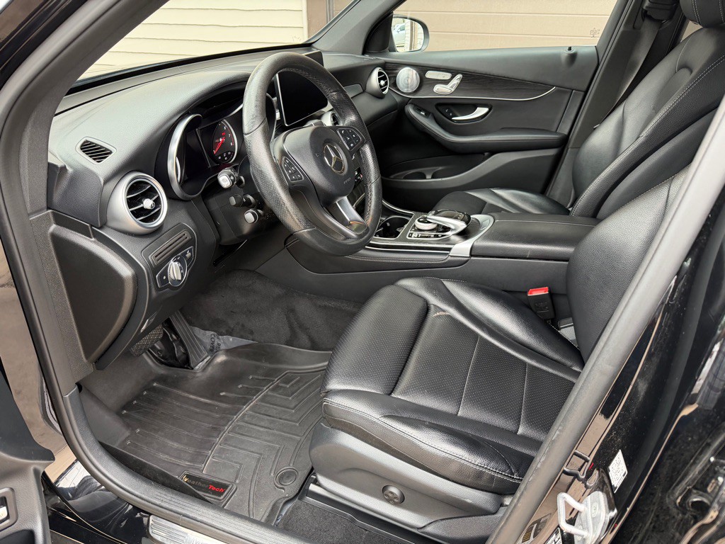 2017 Mercedes-Benz GLC-Class Image 4