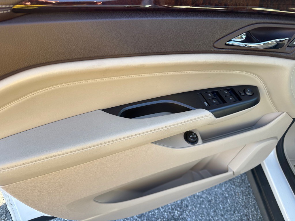 2013 Cadillac SRX Image 10