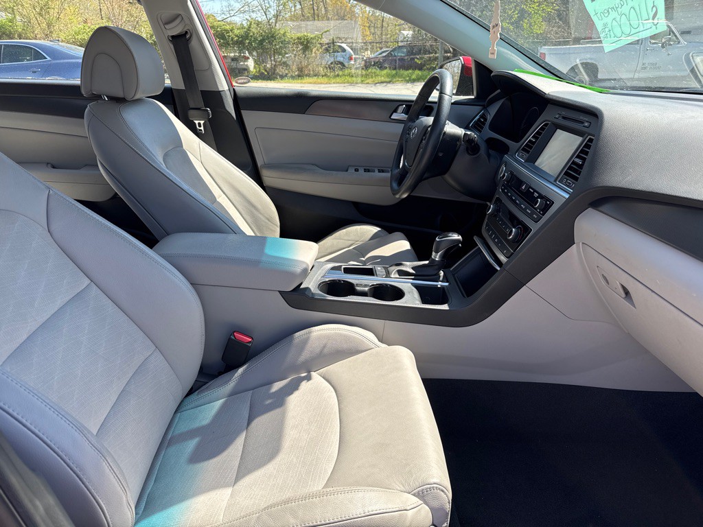 2017 Hyundai Sonata Image 4
