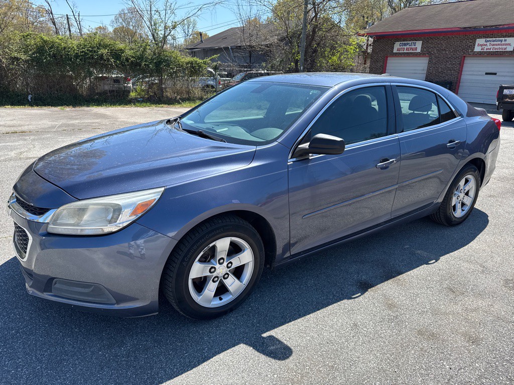 2015 Chevrolet Malibu Image 2