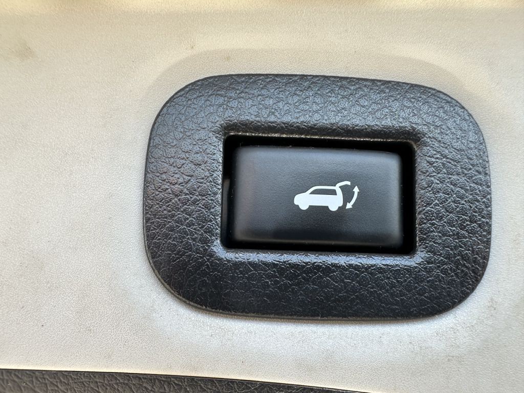 2018 Nissan Rogue Image 16