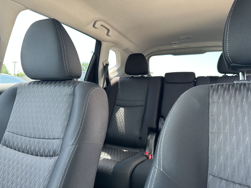 2018 Nissan Rogue Image 18