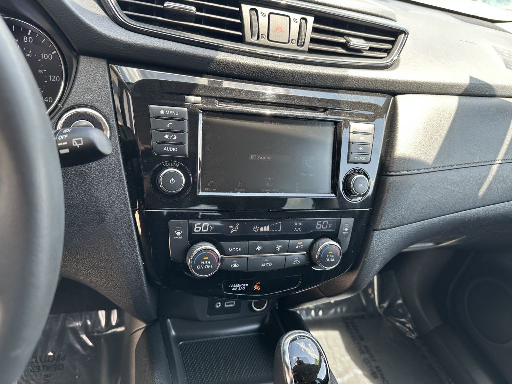 2018 Nissan Rogue Image 19