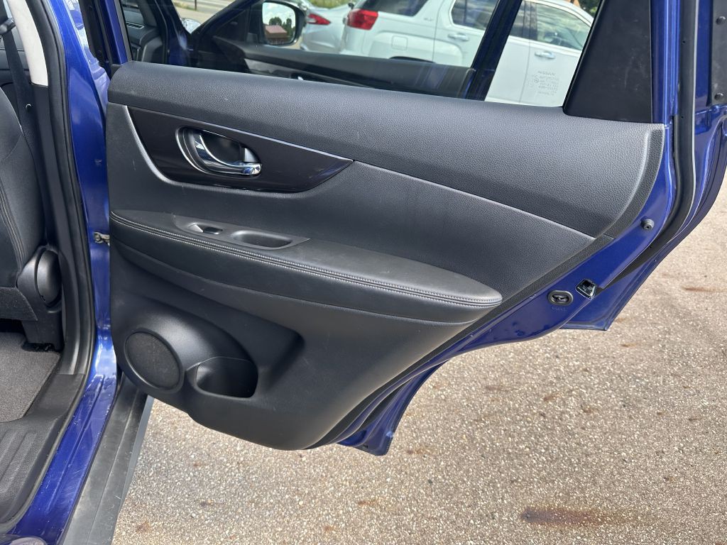 2018 Nissan Rogue Image 30