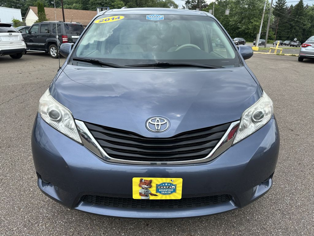 2014 Toyota Sienna Image 3