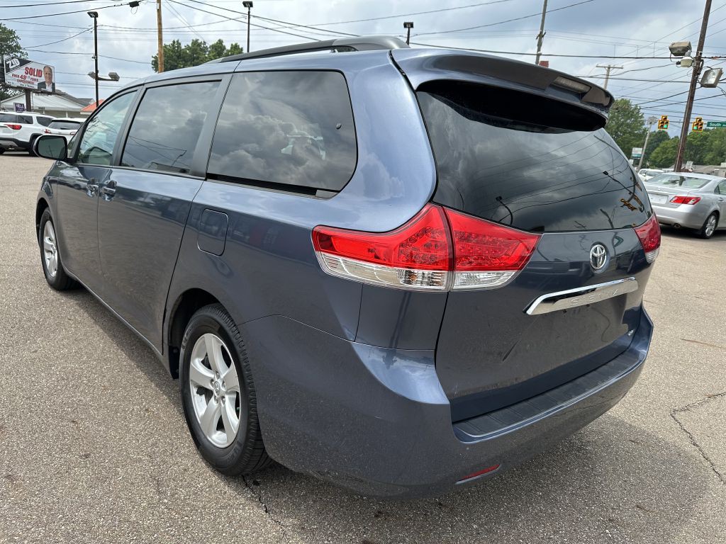 2014 Toyota Sienna Image 6