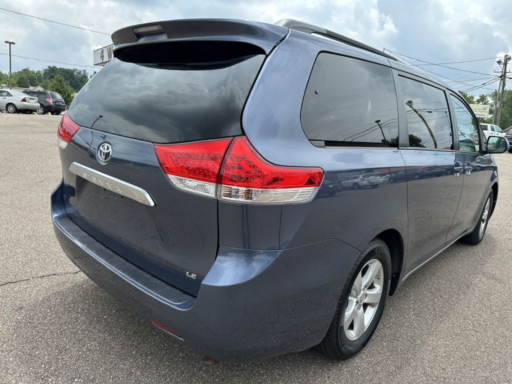 2014 Toyota Sienna Image 7