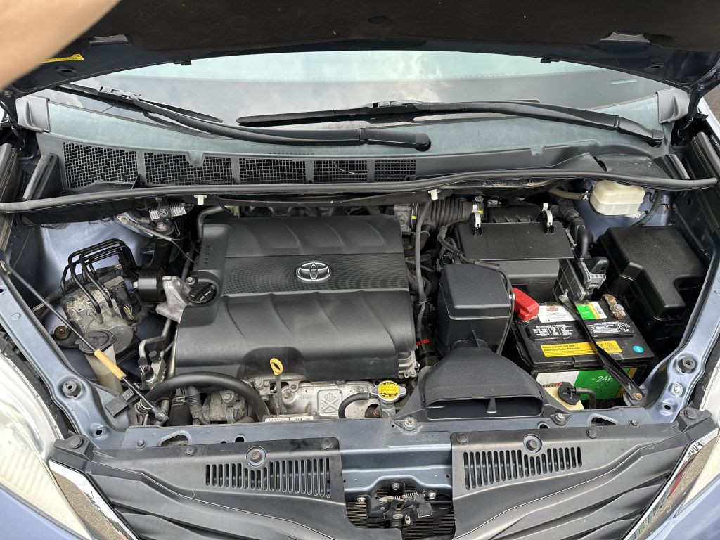 2014 Toyota Sienna Image 14