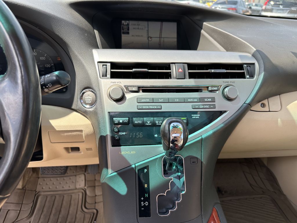 2010 Lexus RX Image 19
