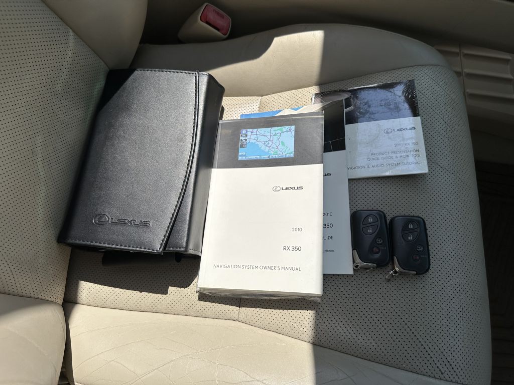 2010 Lexus RX Image 25
