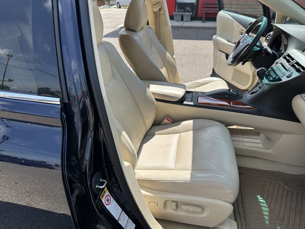 2010 Lexus RX Image 26