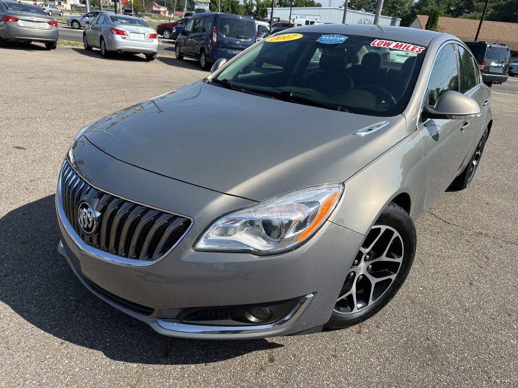 2017 Buick Regal Image 2