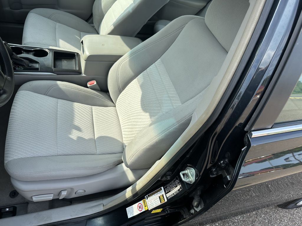 2015 Toyota Camry Image 12