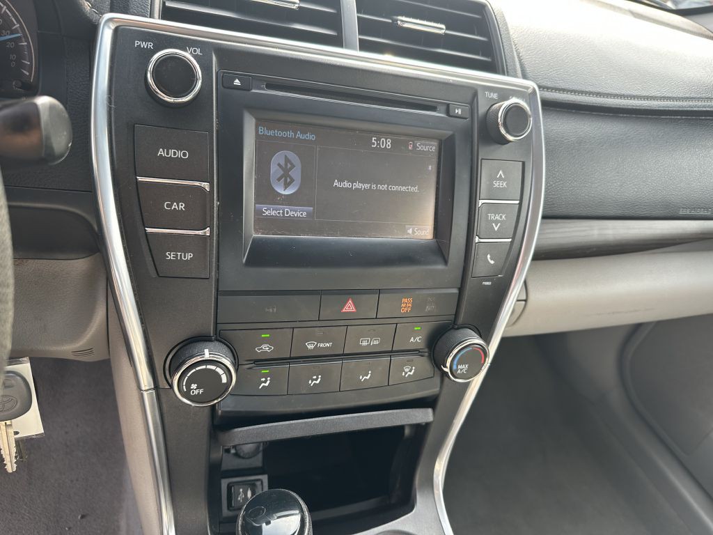 2015 Toyota Camry Image 17