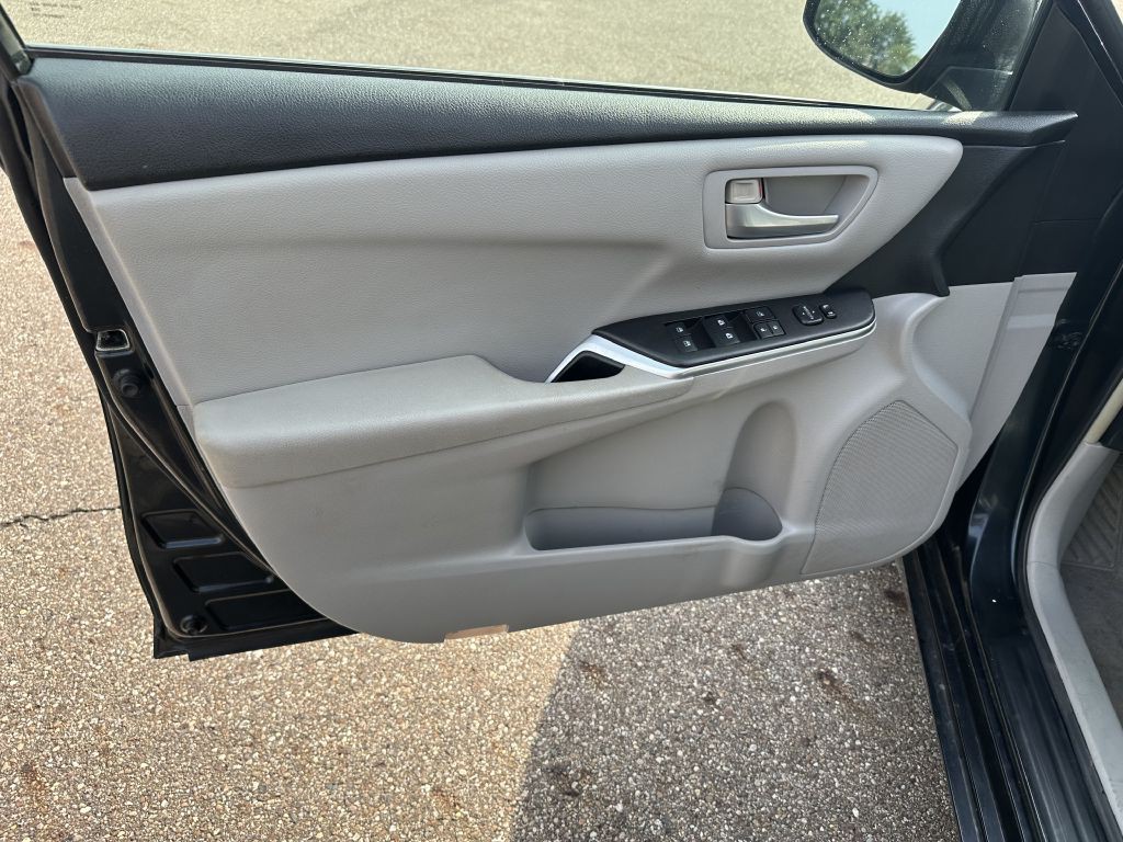 2015 Toyota Camry Image 19