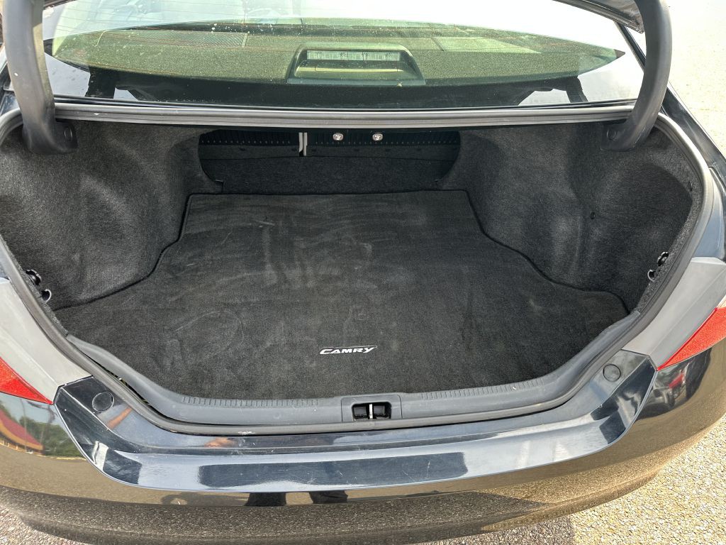 2015 Toyota Camry Image 21