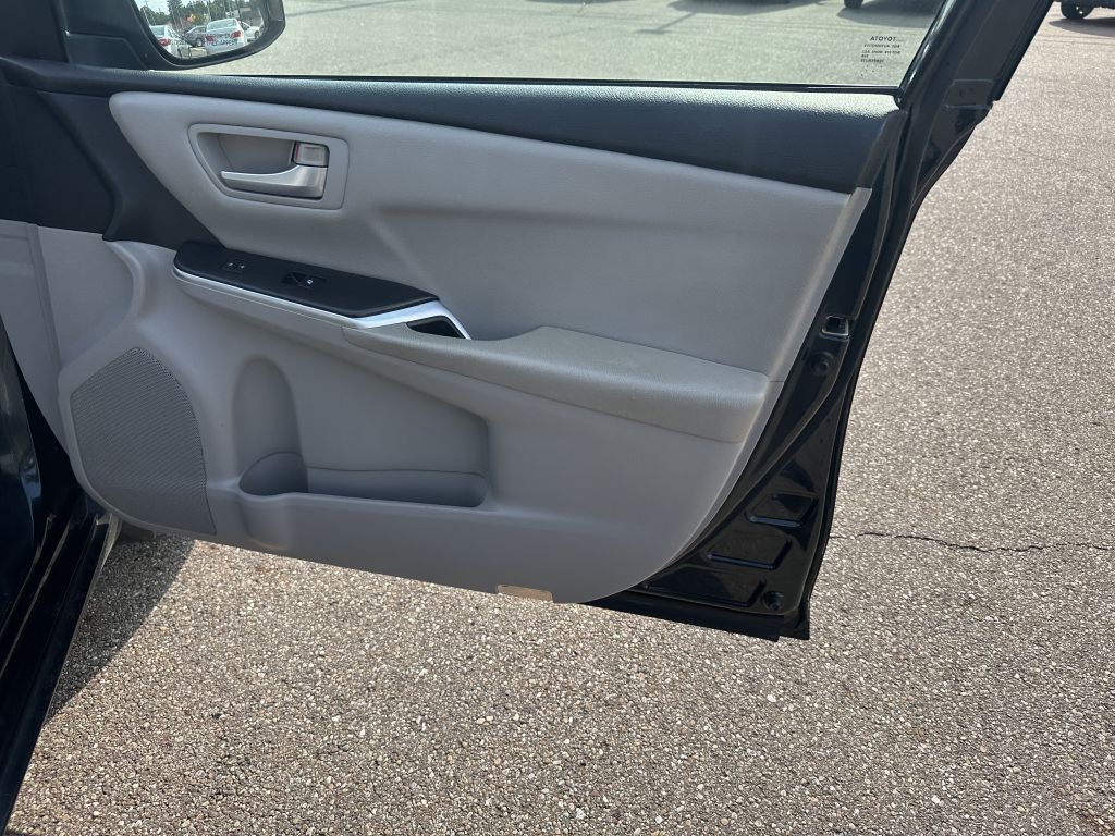 2015 Toyota Camry Image 26