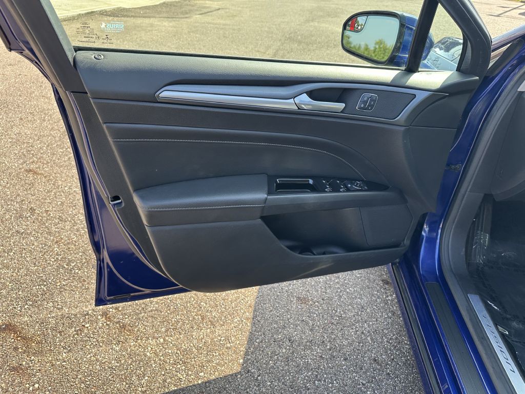 2016 Ford Fusion Image 19