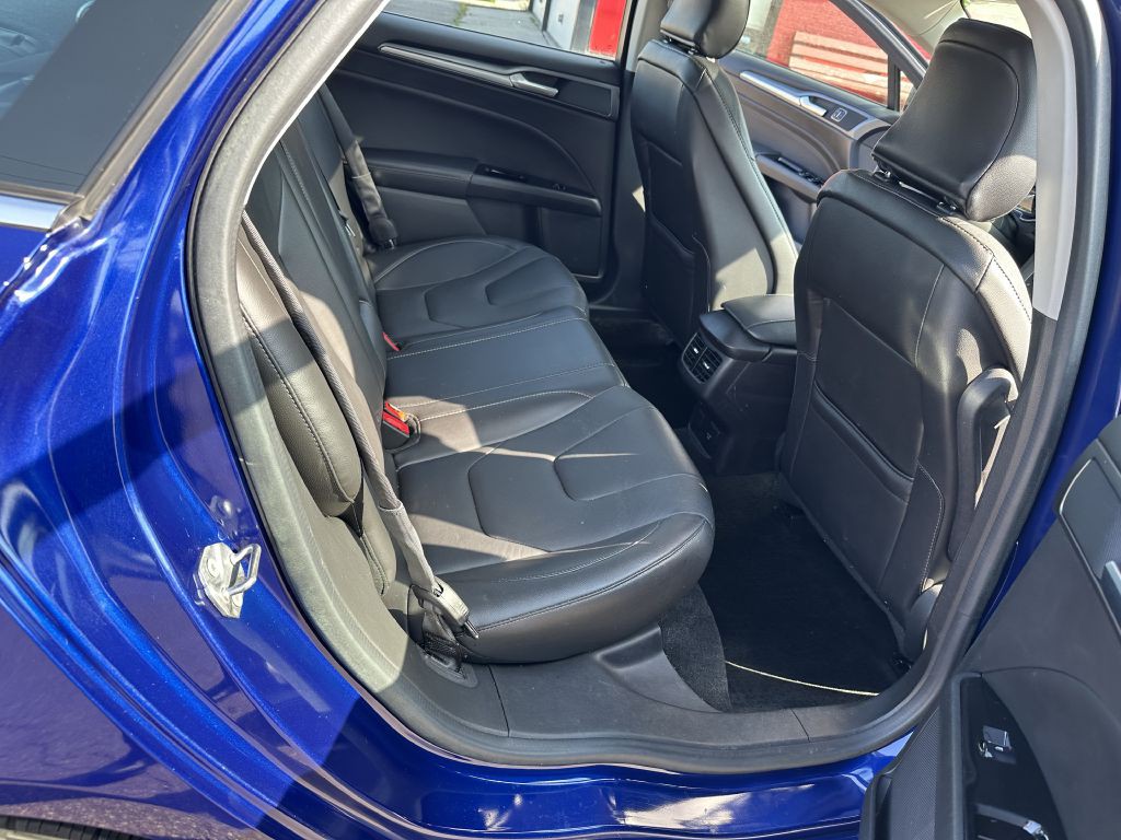2016 Ford Fusion Image 27