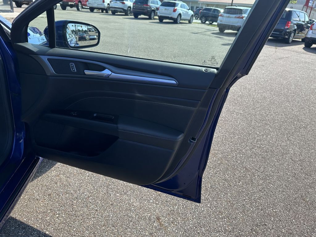 2016 Ford Fusion Image 28