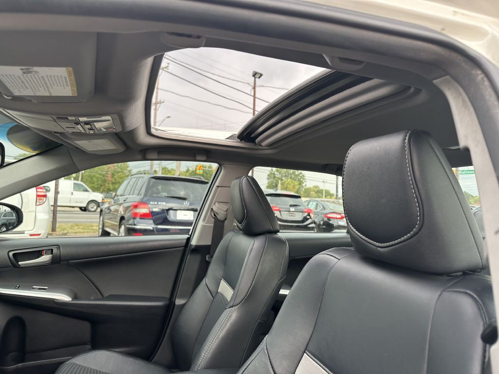 2014 Toyota Camry Image 12