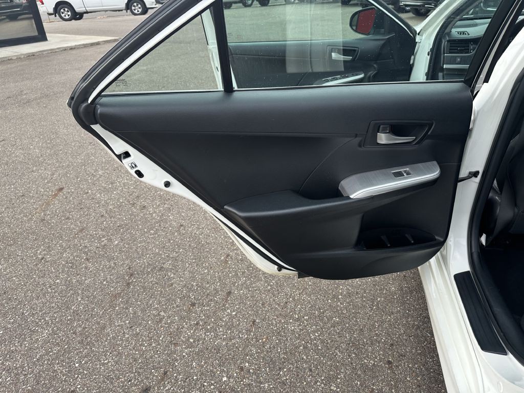 2014 Toyota Camry Image 20