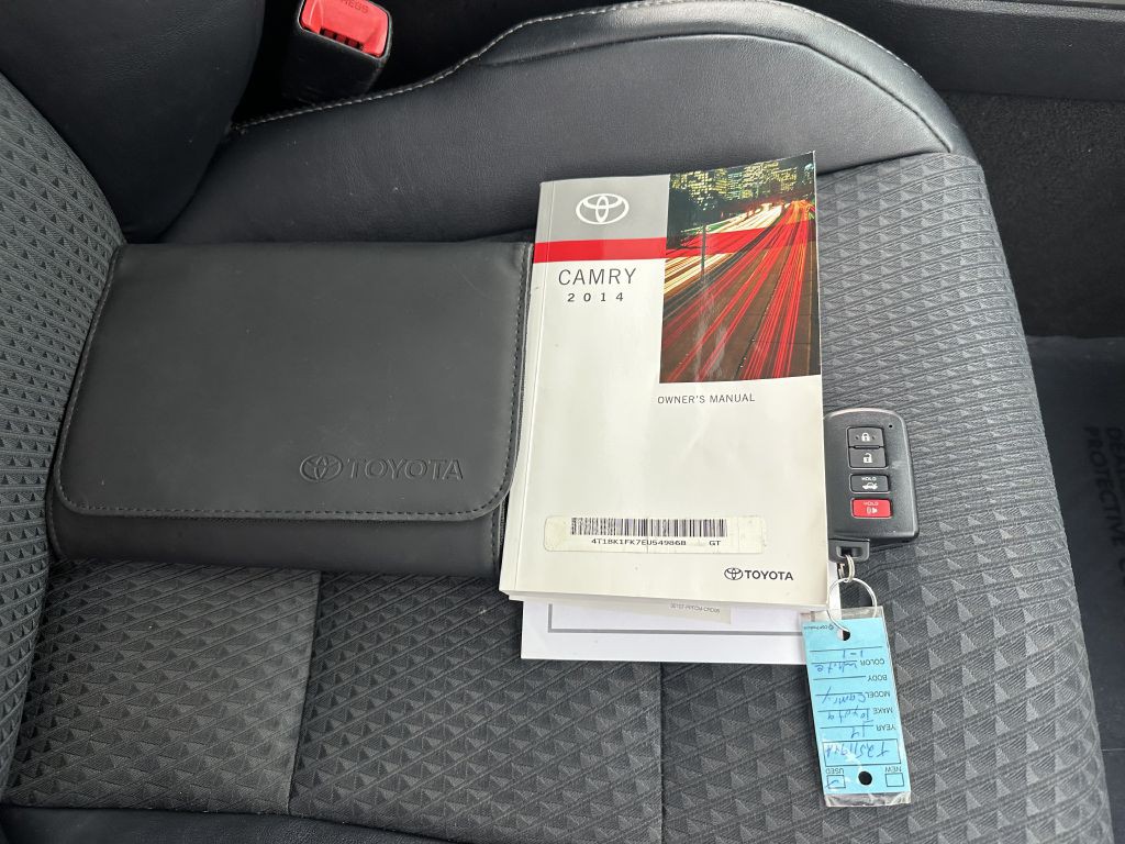 2014 Toyota Camry Image 24