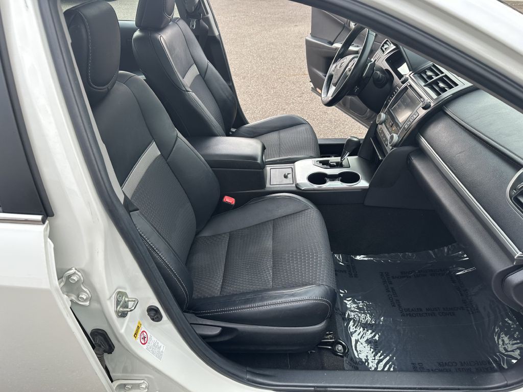 2014 Toyota Camry Image 25