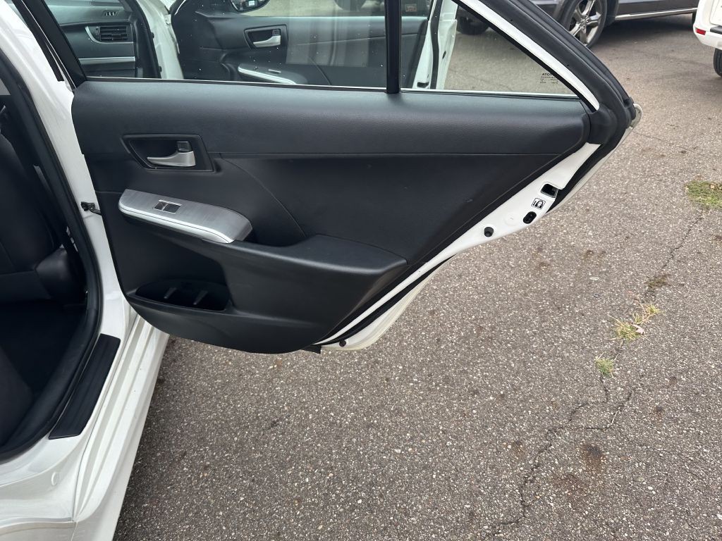 2014 Toyota Camry Image 28
