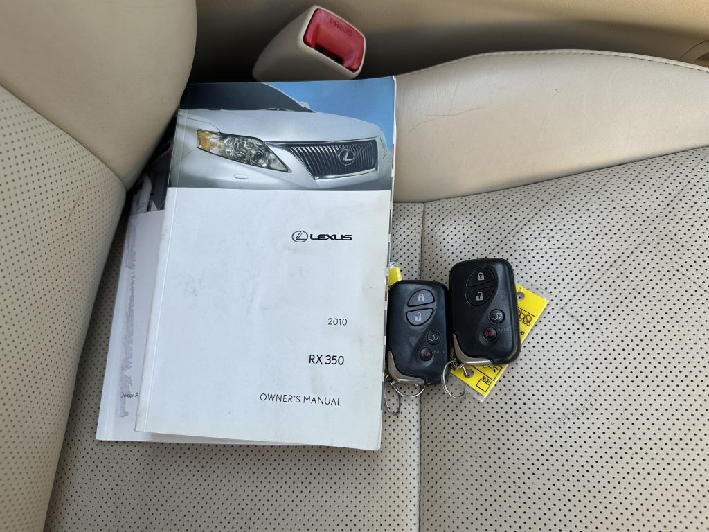 2010 Lexus RX Image 26